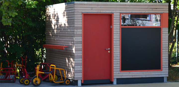 Gerätehaus Bruno: klarer Kubus Rhombuslattung - Schulhofmöbel Ney