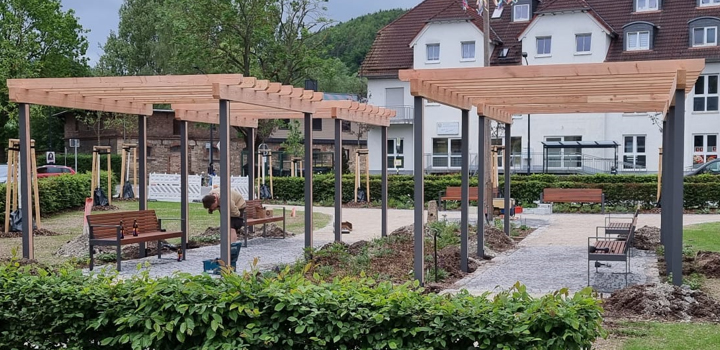 Stahl/Holz Pergola - Schulhofmöbel | FreiraumObjekte Ney GmbH