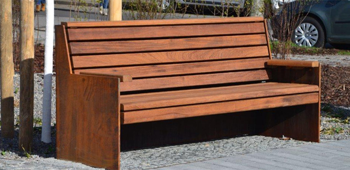 Kollektion Cube robuste Kollektion aus vorgerostetem Baustahl mit Holzlattung - Schulhofmöbel | FreiraumObjekte Ney GmbH