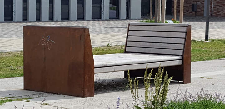 Kollektion Cube robuste Kollektion aus vorgerostetem Baustahl mit Holzlattung - Schulhofmöbel | FreiraumObjekte Ney GmbH