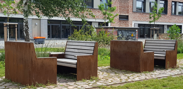 Kollektion Cube robuste Kollektion aus vorgerostetem Baustahl mit Holzlattung - Schulhofmöbel | FreiraumObjekte Ney GmbH