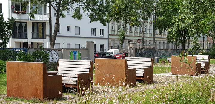 Kollektion Cube robuste Kollektion aus vorgerostetem Baustahl mit Holzlattung - Schulhofmöbel | FreiraumObjekte Ney GmbH