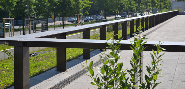 Tresenbank: sehr lange Tresen - Schulhofmöbel Ney